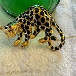Awesome leopard brooch